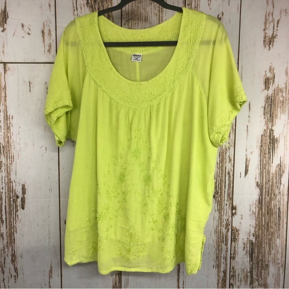 Advance Blouse, Size 3X.  Bright Lime Green.  In good used condition!